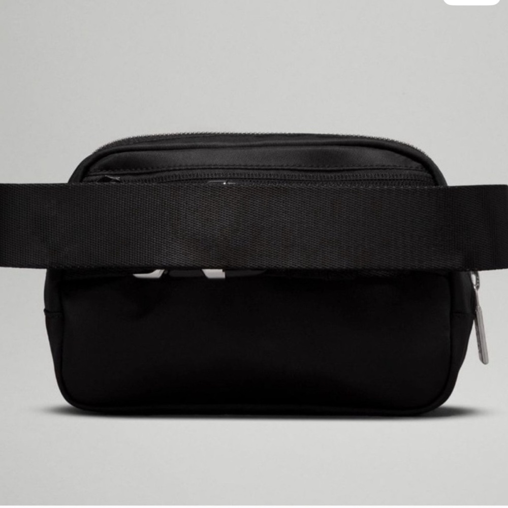 Brand New Never Carried Lululemon Black Everywhere Belt Bag 1L Studded - Picture 2 of 8